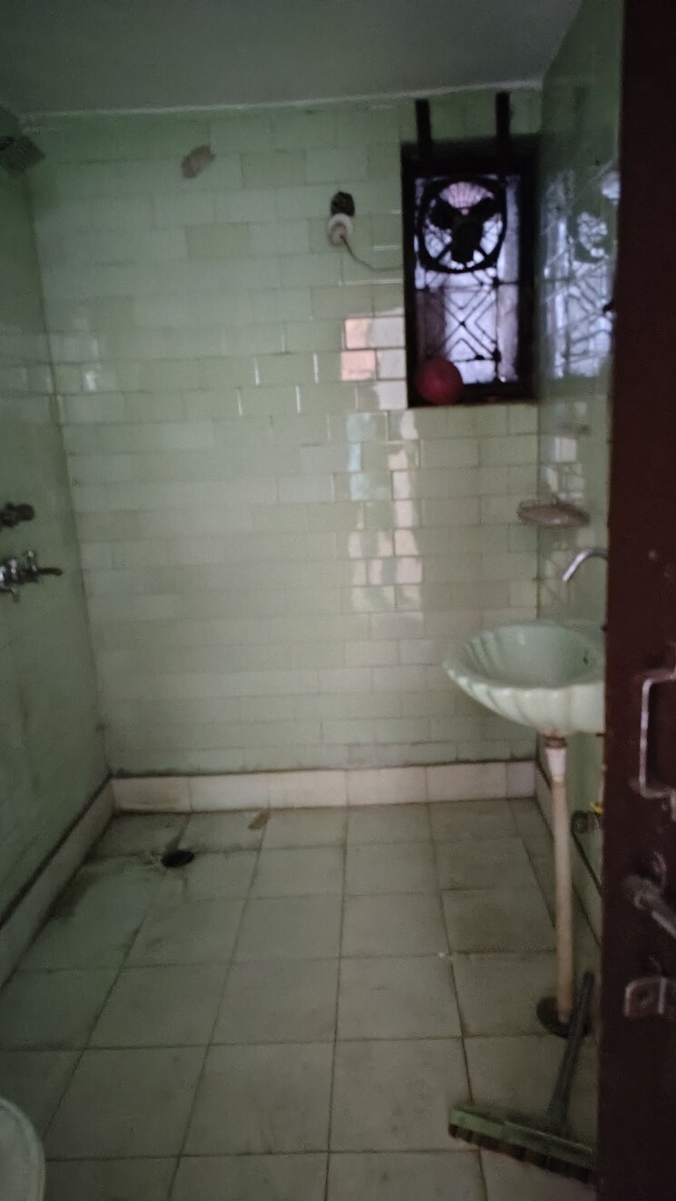 Bathroom, vasundhara sector 10 2 Bedroom 905 Sq.Ft. Builder Floor In Vasundhara Sector 10 Ghaziabad 8672893