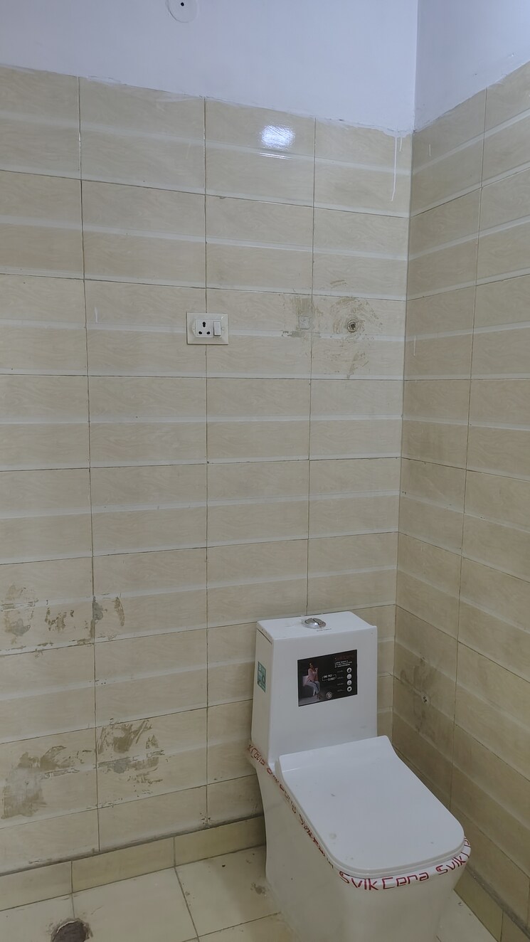 Bathroom, metro-suites-glitz 3 Bedroom 1650 Sq.Ft. Apartment In Vasundhara Sector 2 Ghaziabad 8672899