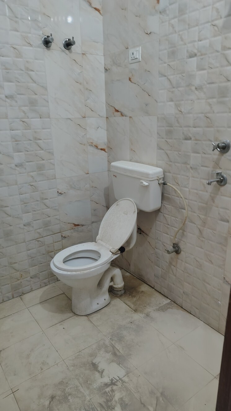 Bathroom, metro-suites-glitz 3 Bedroom 1650 Sq.Ft. Apartment In Vasundhara Sector 2 Ghaziabad 8672899