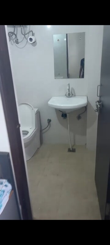 Bathroom in 2 BHK Builder Floor at SAS Tower, Sector 38 – for Rent