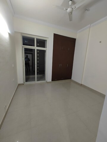 Room in 3 BHK Apartment at Assotech Windsor Court, Sector 78 – for Rent