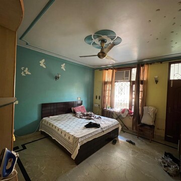 Bedroom in 4 BHK Villa at Sector 23 – for Rent