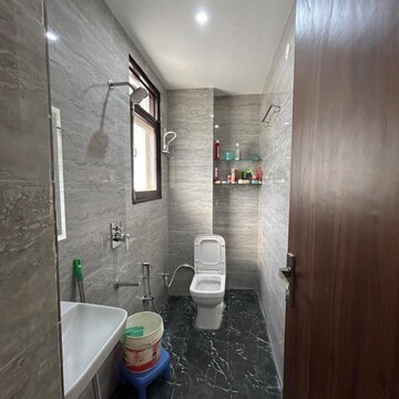 Bathroom in 1.5 BHK Builder Floor at Sector 21 – for Rent