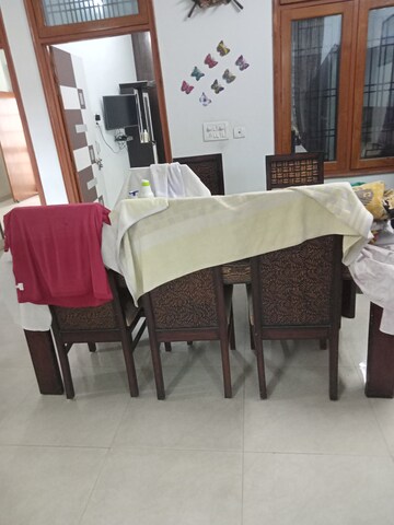 Master Bedroom in 2 BHK Independent House at Aliganj – for Rent