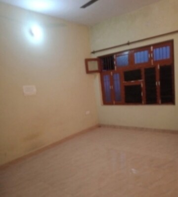 Room in 1 BHK Villa at Aliganj – for Rent