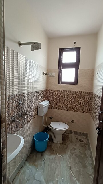Bathroom in 1 BHK Builder Floor at Mayur Vihar Phase 1 – for Rent