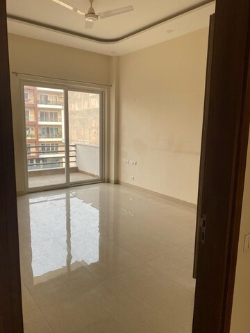 Room in 3 BHK Builder Floor at Empire Floors, Sector 57 – for Rent