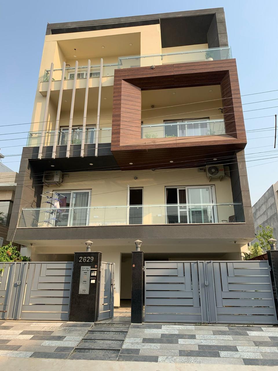 3 BHK 300 Sq.Yd. Builder Floor in Empire Floors