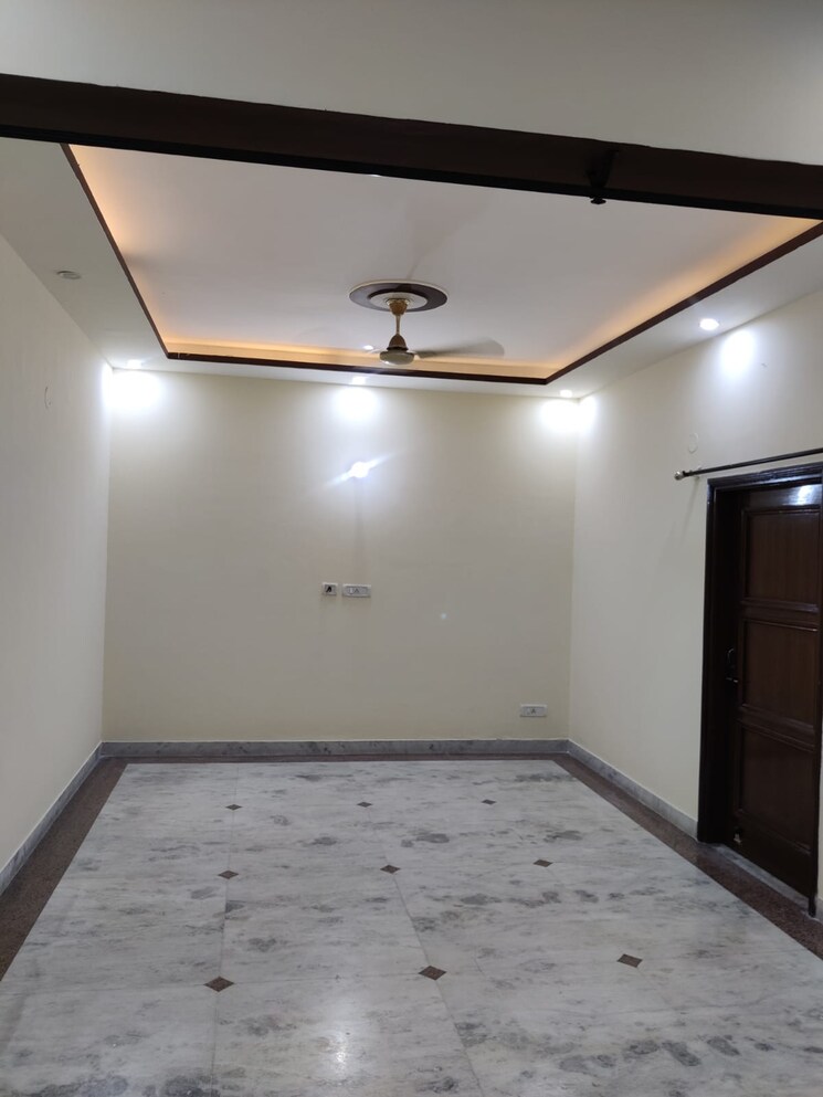 Room, sector 10 3 Bedroom 2400 Sq.Ft. Independent House In Sector 10 Panchkula 8673000