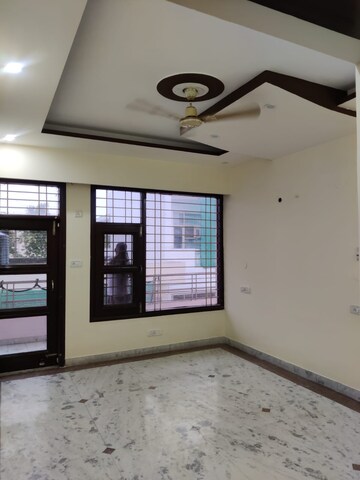 Room in 3 BHK Independent House at Sector 10 – for Rent
