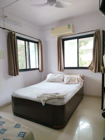 Bedroom in 2 BHK Apartment at Dhanlaxmi Apartment Dadar East, Dadar East – for Rent