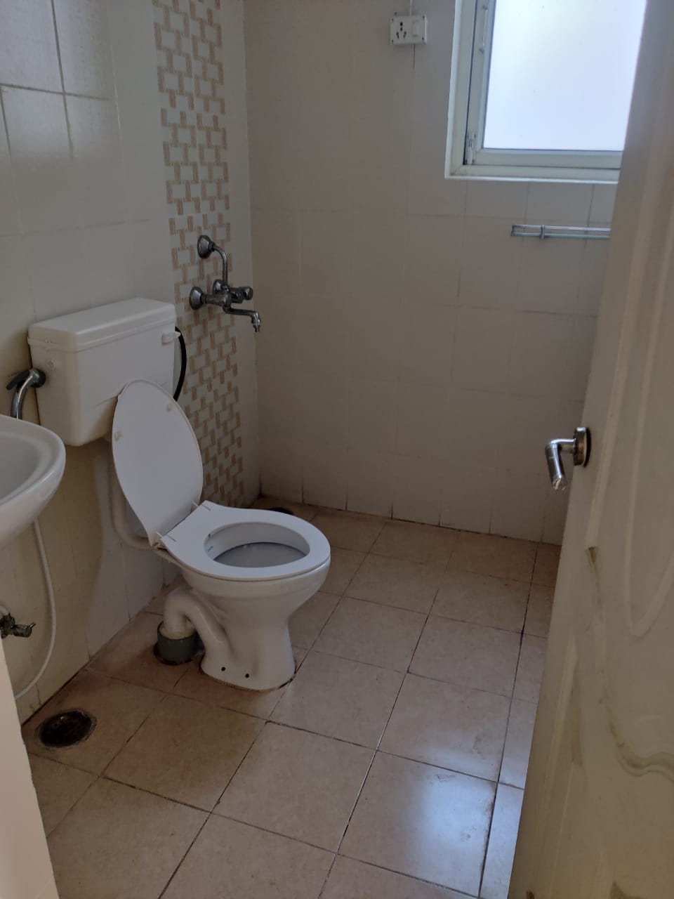 3 BHK + Servant Room Apartment For Rent in Experion The Heart Song