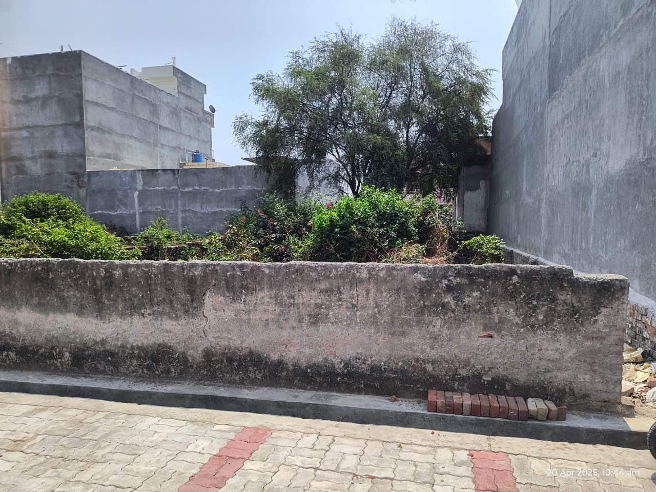 Plot For Sale in Jankipuram Extension