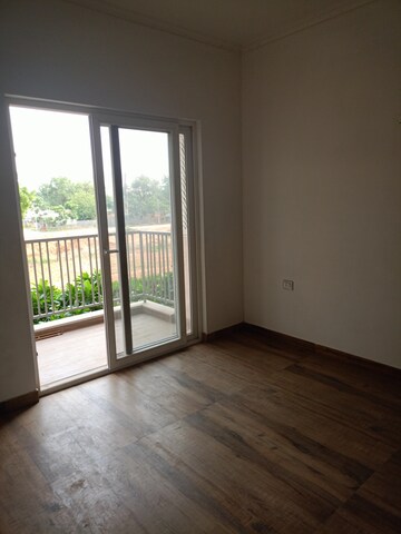 Room in 3 BHK Apartment at Orris Woodview Residencies, Sector 89 – for Sale
