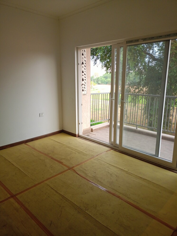 Room, orris-woodview-residencies 3 Bedroom 300 Sq.Yd. Apartment In Sector 89 Gurgaon 8673103