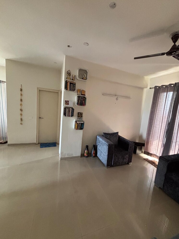 Living Room, emaar-palm-hills 3 Bedroom 1575 Sq.Ft. Apartment In Sector 77 Gurgaon 8673114