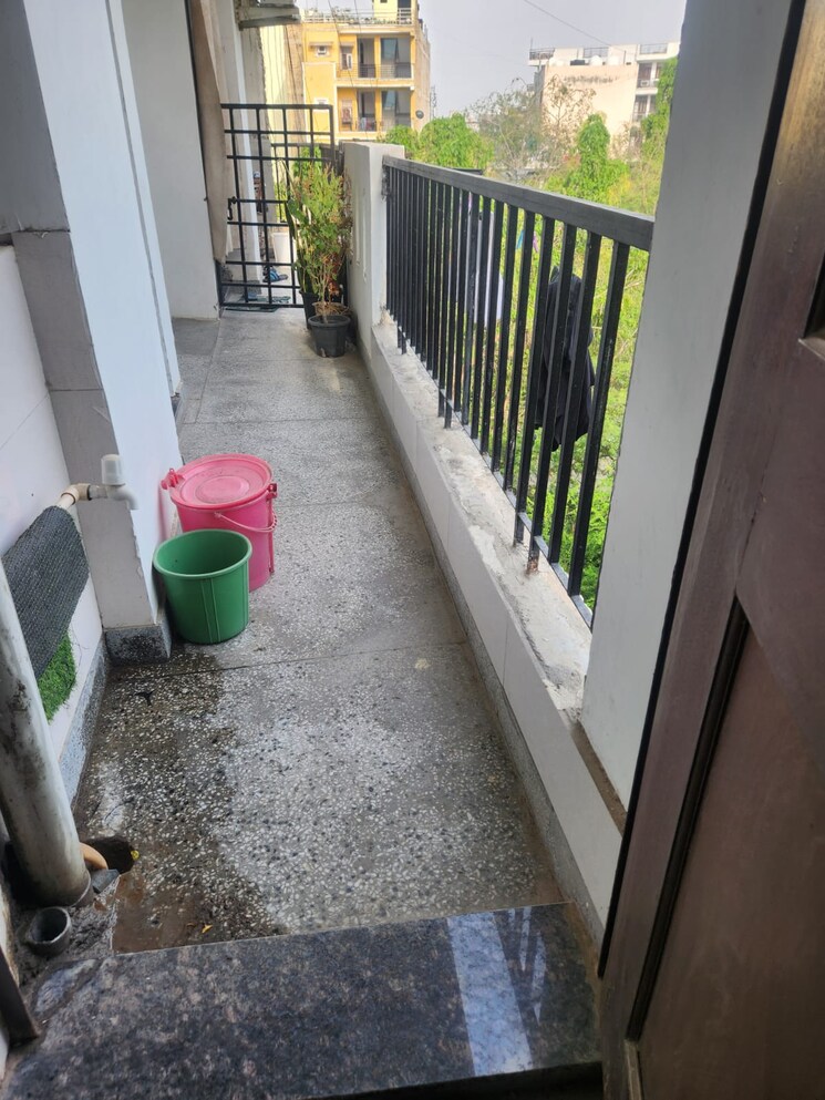 Balcony, rwa-qutab-enclave 2 Bedroom 800 Sq.Ft. Builder Floor In Katwaria Sarai Delhi 8673145