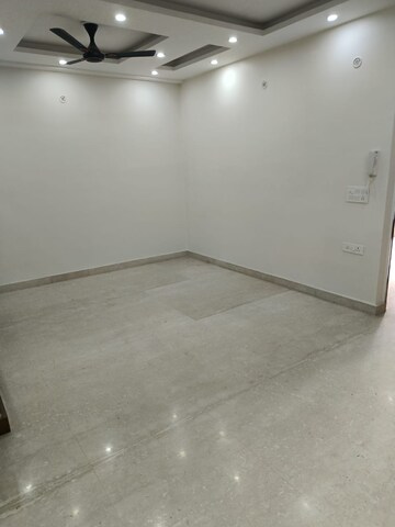 Room in 3 BHK Apartment at Sector 17 Dwarka – for Rent