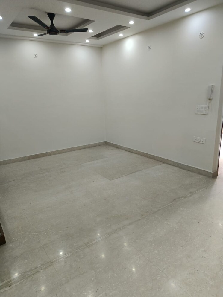 Room, sector 17 dwarka 3 Bedroom 1350 Sq.Ft. Apartment In Sector 17 Dwarka Delhi 8673148
