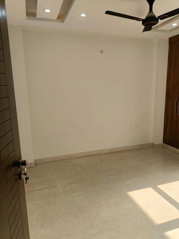 Room, sector 17 dwarka 3 Bedroom 1350 Sq.Ft. Apartment In Sector 17 Dwarka Delhi 8673148