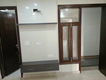 Furnished Amenities in 3 BHK Apartment at Sector 17 Dwarka – for Rent