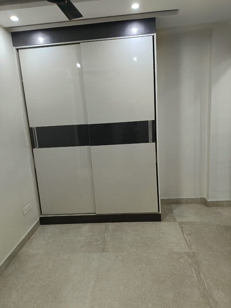 Room, sector 17 dwarka 3 Bedroom 1350 Sq.Ft. Apartment In Sector 17 Dwarka Delhi 8673148