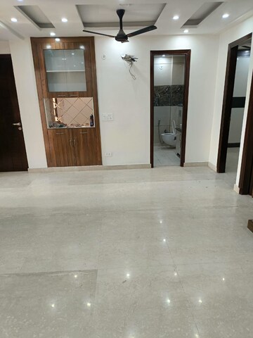 Room in 3 BHK Apartment at Sector 17 Dwarka – for Rent
