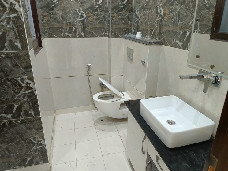 Bathroom, sector 17 dwarka 3 Bedroom 1350 Sq.Ft. Apartment In Sector 17 Dwarka Delhi 8673148