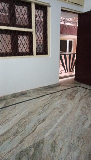 Room in 1 BHK Apartment at RWA Qutab Enclave, Katwaria Sarai – for Rent