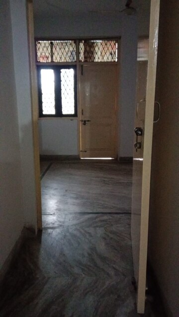Room in 1 BHK Apartment at RWA Qutab Enclave, Katwaria Sarai – for Rent