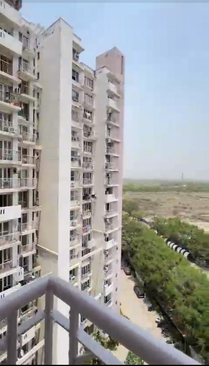 2 BHK Apartment For Sale in Logix Blossom County