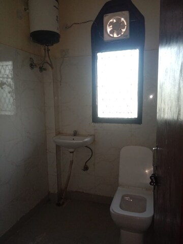 Bathroom in 1.5 BHK Apartment at RWA Qutab Enclave, Katwaria Sarai – for Rent