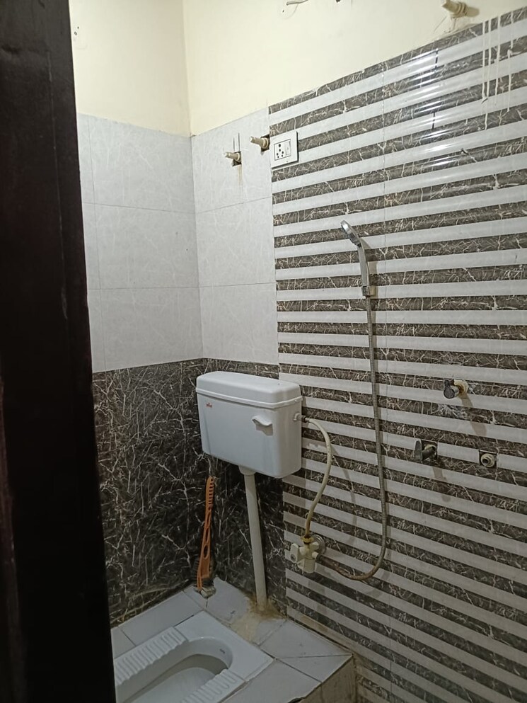 Bathroom, rwa-apartments-sector-116 2 Bedroom 950 Sq.Ft. Apartment In Sector 116 Noida 8673300