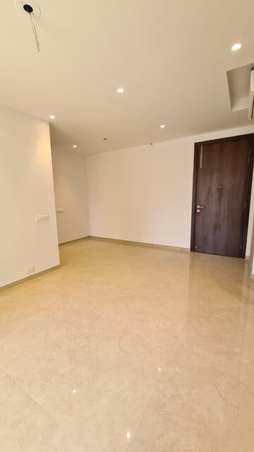 Room in 2 BHK Apartment at Hiranandani Highland, Powai – for Rent