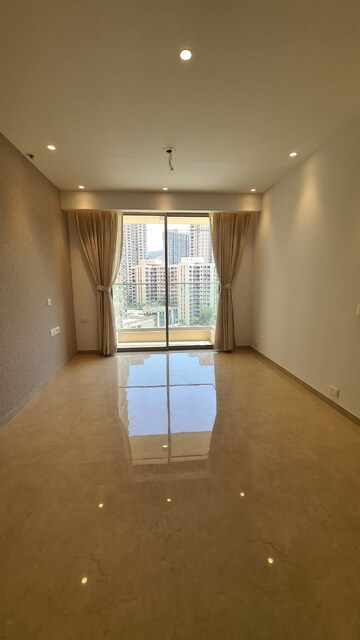 Room in 2 BHK Apartment at Hiranandani Highland, Powai – for Rent