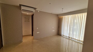 Room in 2 BHK Apartment at Hiranandani Highland, Powai – for Rent