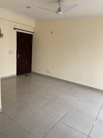 Room in 2 BHK Apartment at Panchsheel Greens, Sector 16 Greater Noida – for Sale