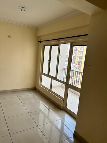 Room in 2 BHK Apartment at Panchsheel Greens, Sector 16 Greater Noida – for Sale