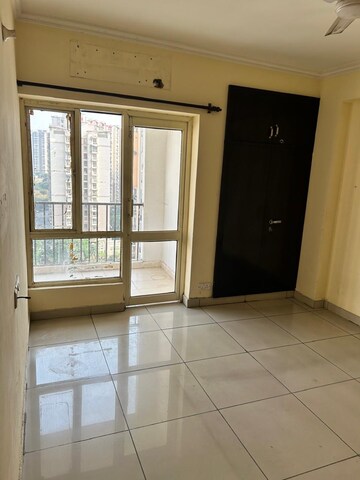 Room in 2 BHK Apartment at Panchsheel Greens, Sector 16 Greater Noida – for Sale