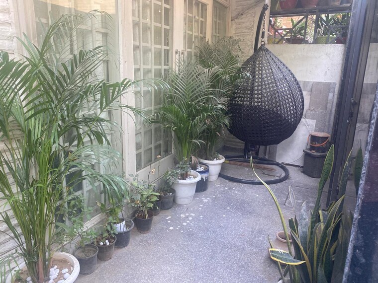 Balcony, east of kailash 3 Bedroom 1500 Sq.Ft. Builder Floor In East Of Kailash Delhi 8673336