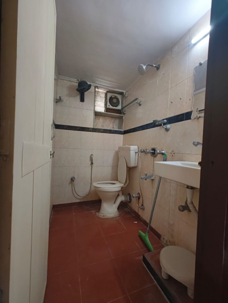Bathroom, jal-vayu-vihar-apartments 1.5 Bedroom 390 Sq.Ft. Apartment In Powai Mumbai 8673448
