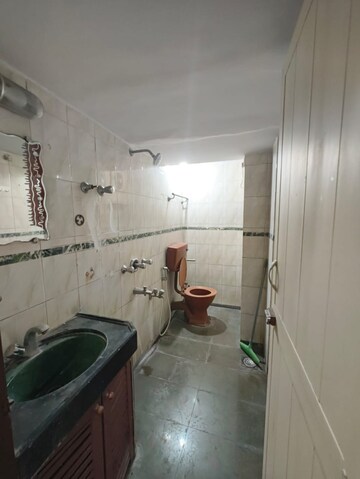 Bathroom in 1.5 BHK Apartment at Jal Vayu Vihar Apartments, Powai – for Rent