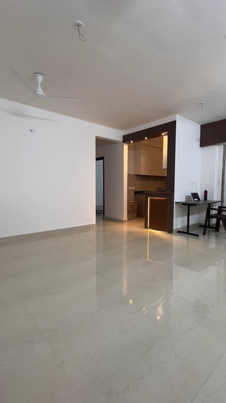 Room, hazratganj 3 Bedroom 1250 Sq.Ft. Apartment In Hazratganj Lucknow 8673647