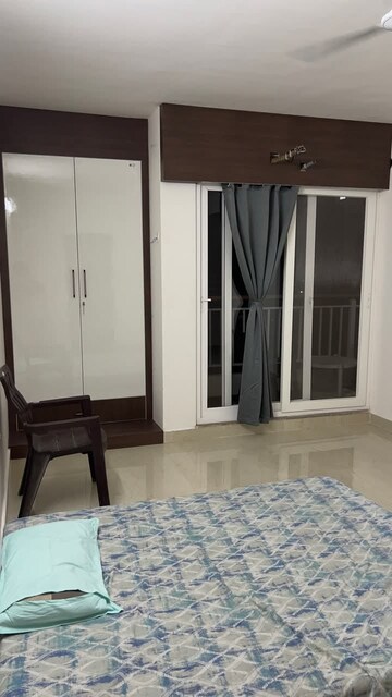 Bedroom in 3 BHK Apartment at Hazratganj – for Rent