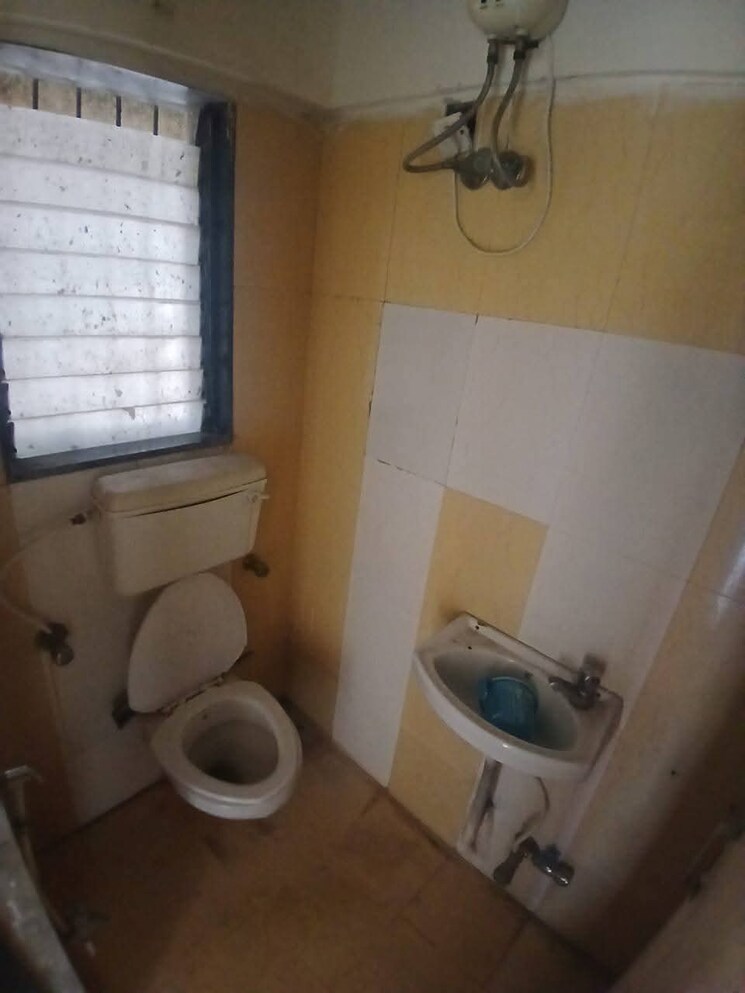 Bathroom, andheri west 2 Bedroom 675 Sq.Ft. Apartment In Andheri West Mumbai 8673642