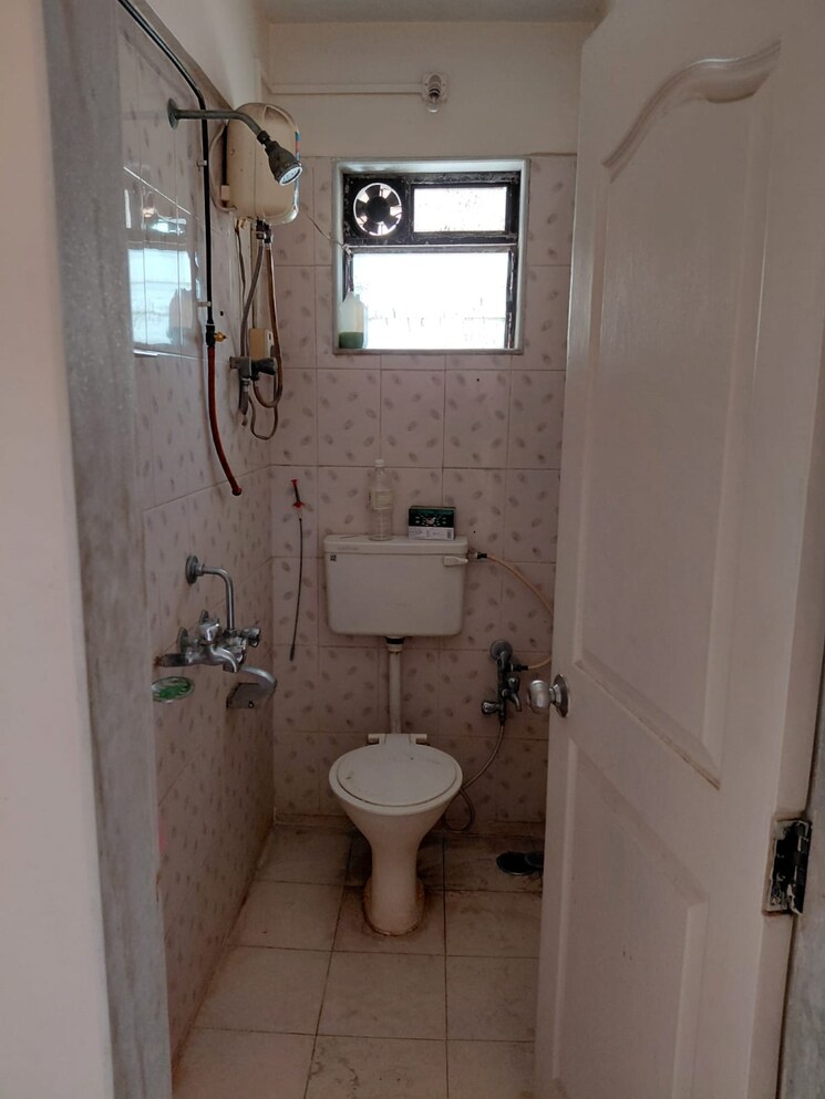 Bathroom, dadarkar-building 1 Bedroom 500 Sq.Ft. Apartment In Dadar West Mumbai 8673652