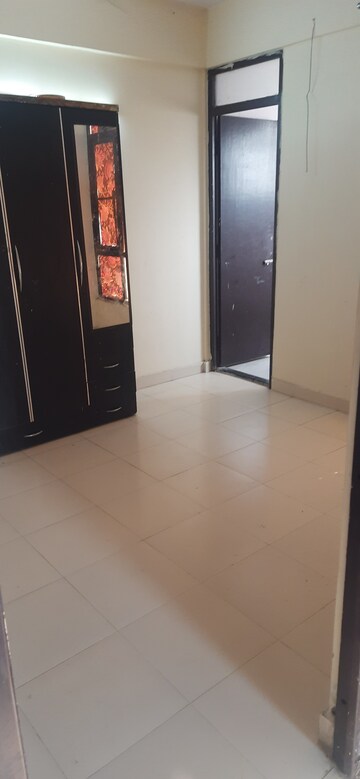 Furnished Amenities in 2 BHK Apartment at KLJ Platinum Heights, Sector 77 – for Rent