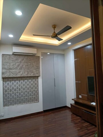 Room in 3 BHK Apartment at Mapsko Royale Ville, Sector 82 – for Rent