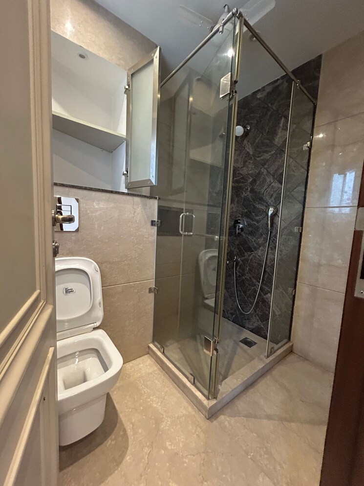 Bathroom, trehan-iris-aavaas 5 Bedroom 2000 Sq.Ft. Apartment In Safdarjung Enclave Delhi 8673762