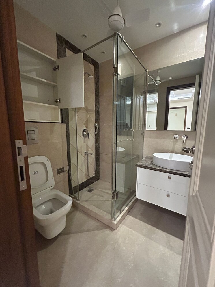 Bathroom, trehan-iris-aavaas 5 Bedroom 2000 Sq.Ft. Apartment In Safdarjung Enclave Delhi 8673762